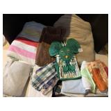 TOWELS, QUILTED MOUSE OVEN MIT, T TOWELS, LARGE,
