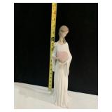 LLADRO FIGURINE 6379 13" H WOMAN W/ HEART