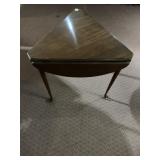 TRIANGLE SIDE TABLE, FLIP UP LEAVES TO CIRCULAR,