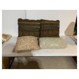 4 DECORATIVE THROW PILLOWS