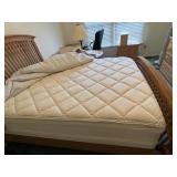 QUEEN SIZE MATTRES AND BOX SPRING