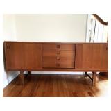 MID CENTURY SIDEBOARD W/ SLIDING DOORS 4 DRAWER