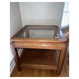 OAK SIDE TABLE HAMMARY GLASS TOP 26" ROUNDS