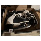 SZ. 5 HOCKEY SKATES