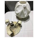 2 LIGHT FIXTURES 1 WITH GLOBE