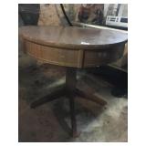 28" ROUND MAHOGANY FINISH