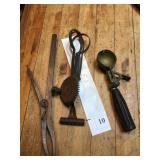 ICE CREAM SCOOP CRACKED HANDLE, HAND MIXER WOOD