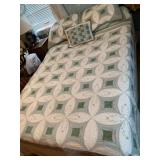 FULL SIZE MACHINE QUILTED BED SPREAD AND SHAMS