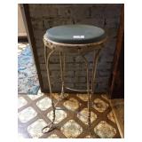 24" IRON STOOL