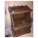 MAPLE SIDE TABLE W/ DRAWER.