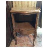 FLAT WALL OPEN SIDE STAND TURNED LEGS