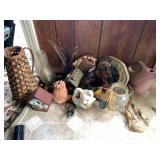 BIRD HOUSE, WELCOME SIGN, RUBIS BUNNY PLANTER,