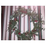 WREATH AND 8 TUMBLER