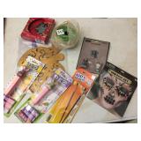 2 PEZ, SON ORNAMENT, FACE GEM ART ETC.