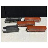 O GAUGE LIONEL TRAIN WITH 2 PULLMAN CARS AND AN