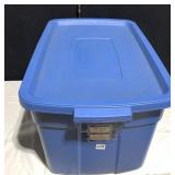 LARGE BLUE RUBBERMAID ROUGHNECK TOTE AND LID