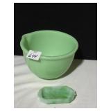 JADEITE SMALL 4" MIXING BOWL WITH POUR SPOUT AND