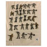 GROUP OF PLASTIC SPECIAL OPS MILITARY FIGURES