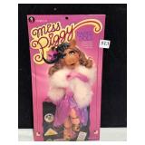 MISS PIGGY COLORFORMS STAND UP PAPER DOLL SET