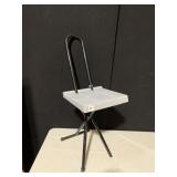 PORTABLE FOLDING CHAIR/CANE