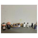 4 SALT/PEPPERS- BATTERY OP SNEEZING MAN SHAKER,