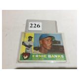1960 TOPPS #10 ERNIE BANKS (HOF), NOTE: CREASE