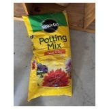 MIRACLE GRO POTTING SOIL MIX AND CACTUS/CITRUS
