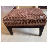 OTTOMAN/BENCH 17.5" H X 27" X 22"