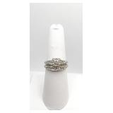 14K GOLD RING SZ. 7.5 WITH CENTER DIAMOND AND