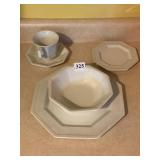 JOHNSON BROTHERS IRONSTONE DINNERWARE SET, 12 - 5