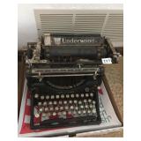 UNDERWOOD MANUAL TYPEWRITER