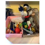 KITCHEN GADGETS INCLUDING BUTTER SLICER, JUICER,