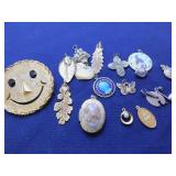 GROUP OF SMALL NECKLACE PENDANTS GOLD TONE,