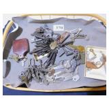 LARGE GROUP OF ASSORTED KEYS OLD AND NEWER