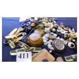 GROUP OF OLDER BUTTONS POSSIBLY BAKELITE,