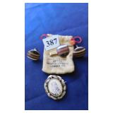 GOLD TONE METAL DOUBLE SIDED PIN MAN/WOMAN, MEN