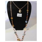 GOLD TONE CHAIN 32" WITH SILVER EGG SHAPE PENDANT