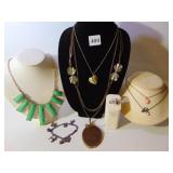 GREEN NECKLACE, LOCKET HEART CENTER, 3" FROSTED