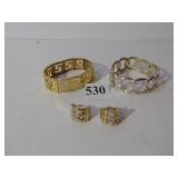 GOLD TONE AND SILVER TONE STRETCH BRACELETS, PAIR