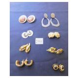 EIGHT PAIRS OF MATCHED EARRINGS GOLD TONE, SILVER