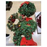 WREATHS CRANBERRY PLASTIC HOLLY WREATHS