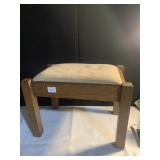 OAK FOOT STOOL UPHL. TOP