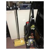 BISSEL RUG SCRUBBER AND DAISY STATIC BROOM