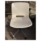 ROLLING CHAIR WHITE MOLDED