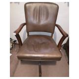 LEATHER OFFICE CHAIR WALNUT ARMS