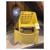MOP BUCKET ROLLS NICE COND.