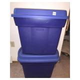 TWO TOTES RUBBERMAID 22 GALON