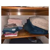 7 BATH TOWELS, HAND TOWELS AND WASH CLOTHES