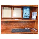 CD PLAYER, 2 WOOD PICTURE FRAMES 8X10, HP