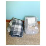 SONOMA KING SIZER GRAY STRIPED COMFORTER AND